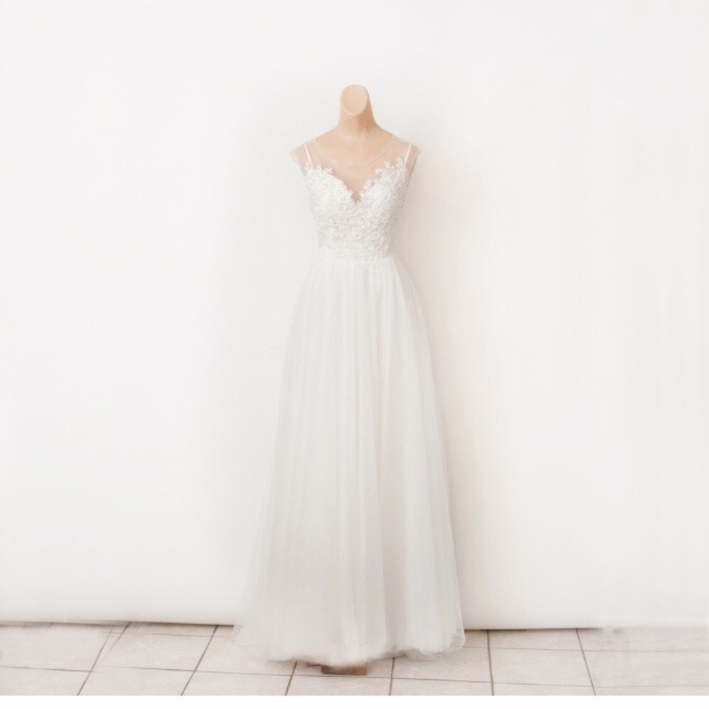 Elegant White Lace Wedding Dress